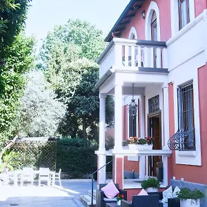  Oda ve Kahvaltı La Bed & Breakfast